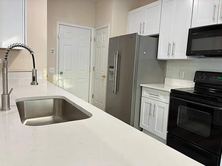 10217 Kendra Ct — Photo 2