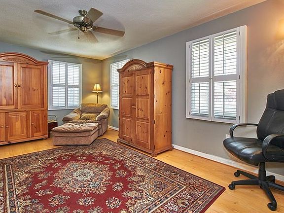 4th image of 1401 Crestwood Ct N