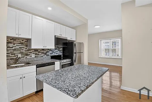 1 bed, 440 sqft, $2,212 — Photo 4