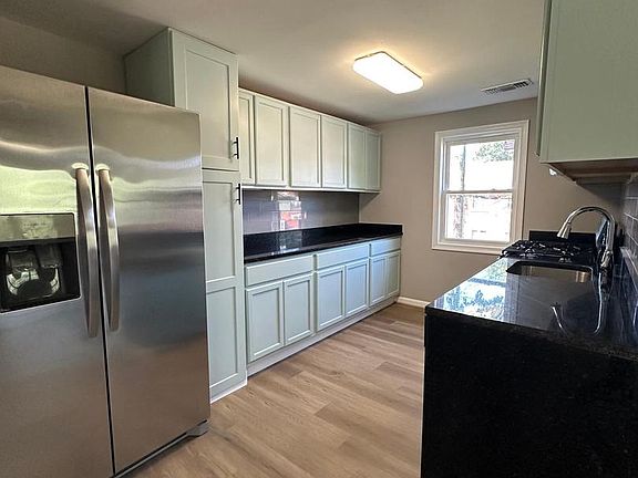 5th image of 618 Harwood Ave
