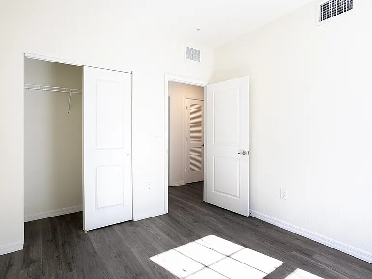 915 Ariana Apartment Community — Photo 63