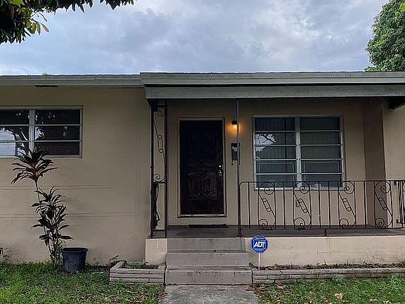 2nd image of 700 NE 171st St