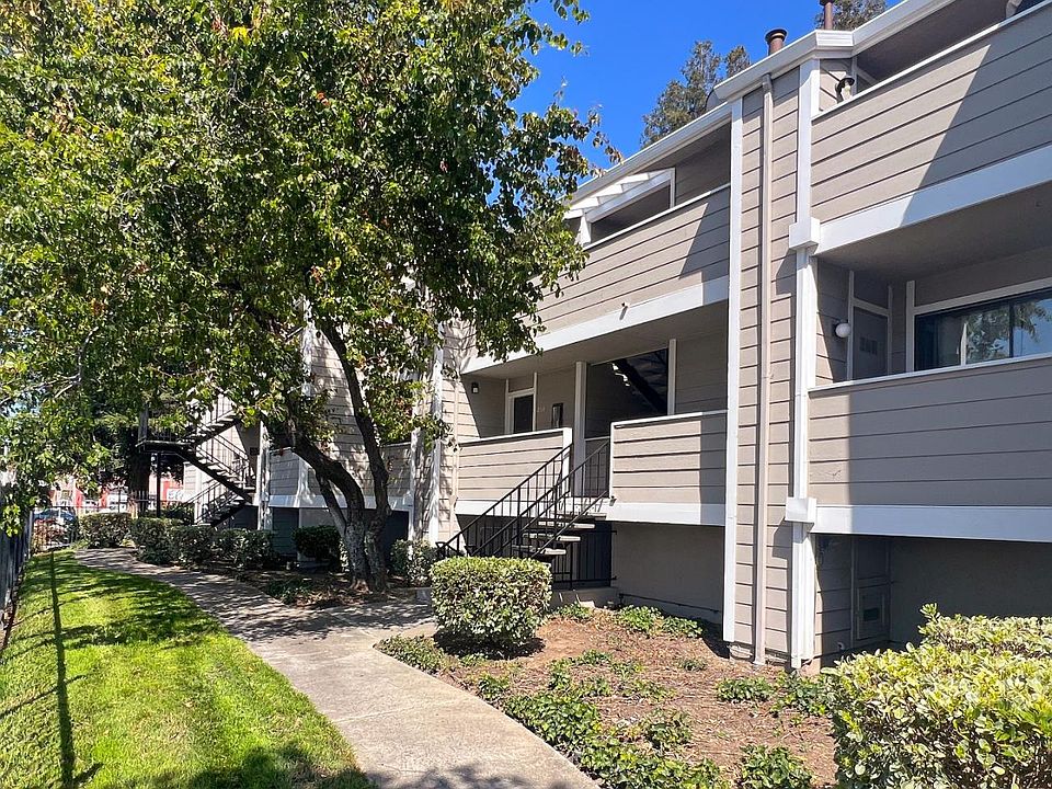 1st image of 260 Stonegate Cir #31