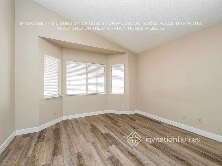 3213 Shoreheight St — Photo 9
