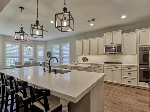 155 W Wading Pond Cir, Tomball, TX 77375