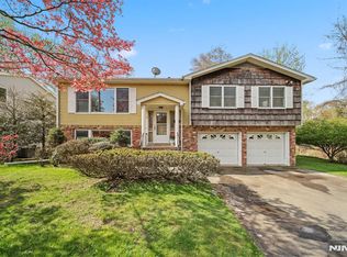 410 White Ave, Northvale, NJ 07647