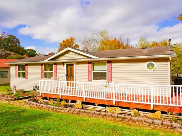 204 Hollowvue Rd, Wampum, PA 16157