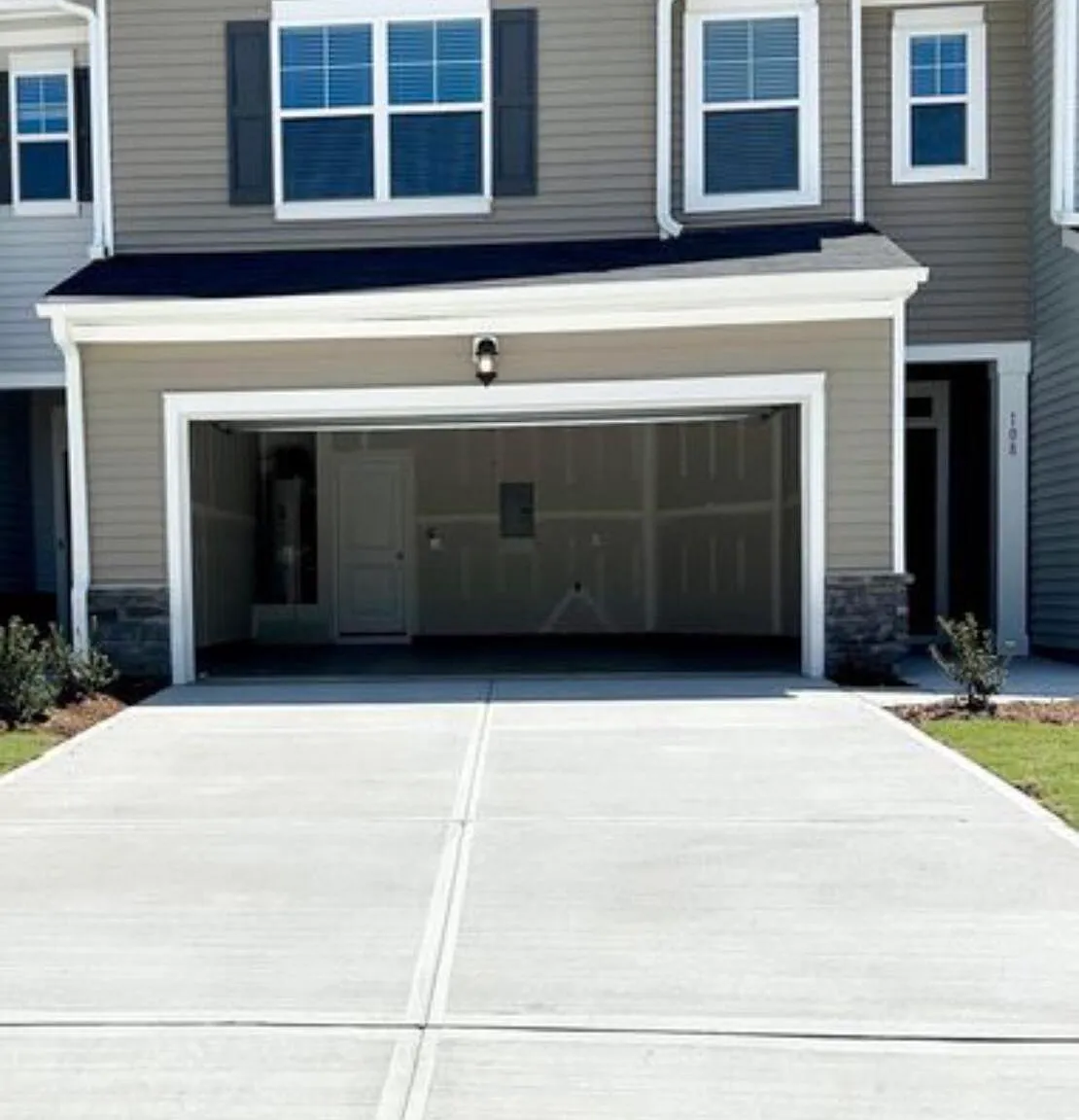 3 bed, 2.5 bath, 1924 sqft, $2,195 — Photo 1