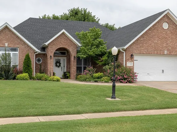 3186 E Waterstone Dr, Fayetteville, AR 72764