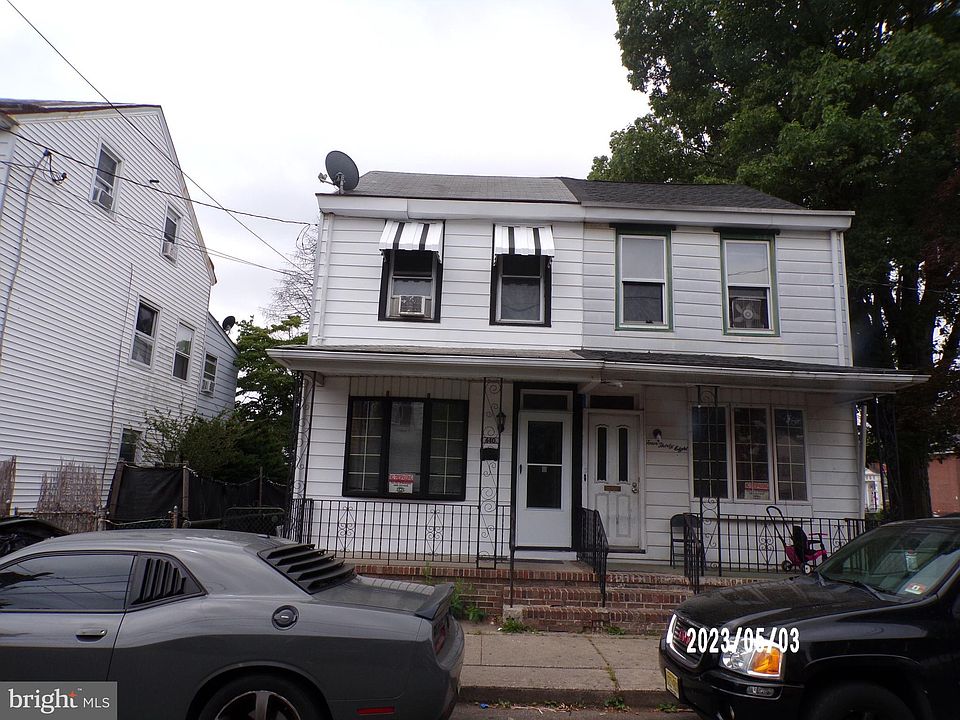1st image of 440 Saint Mary St
