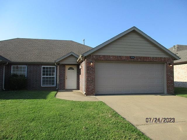 1st image of 939 Oak Crossing Dr