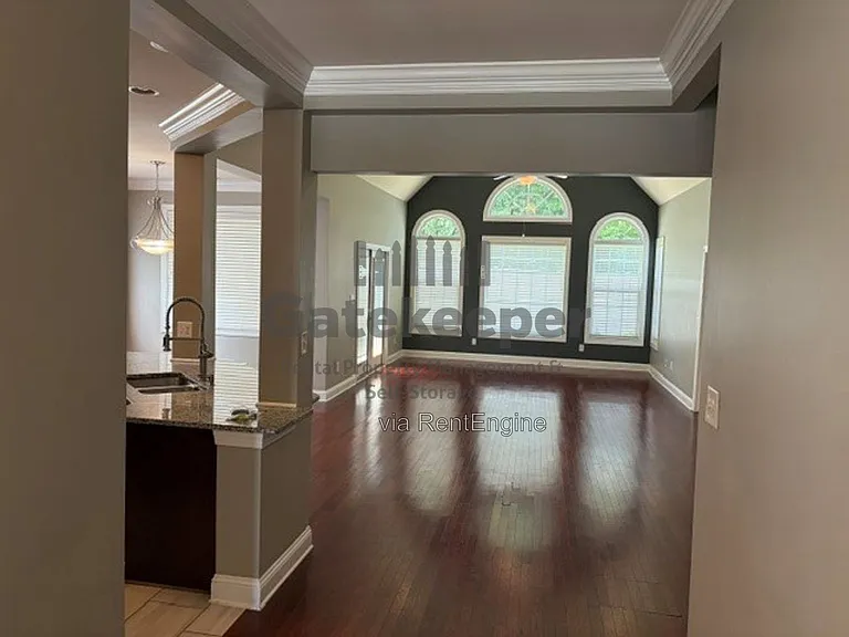 208 Lenox Dr — Photo 6