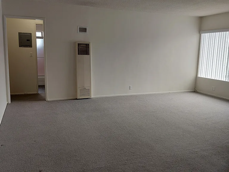 1016 N Orange Grove Ave #9 — Photo 5