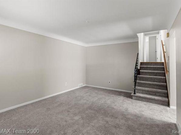 3223 Monroe St