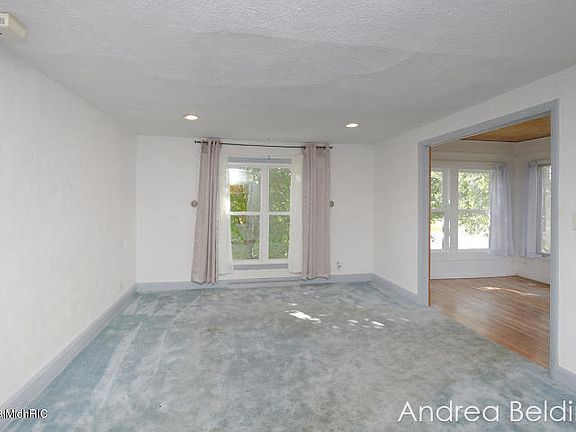 4th image of 133 S Lincoln St