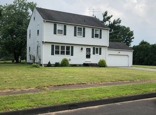 30 Bradford Dr, Feeding Hills, MA 01030
