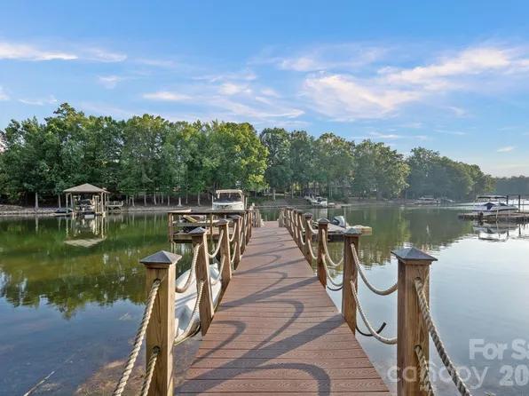 20517 Queensdale Dr, Cornelius, NC 28031