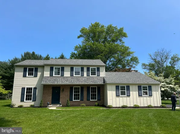 7 Foxcroft Dr, Downingtown, PA 19335