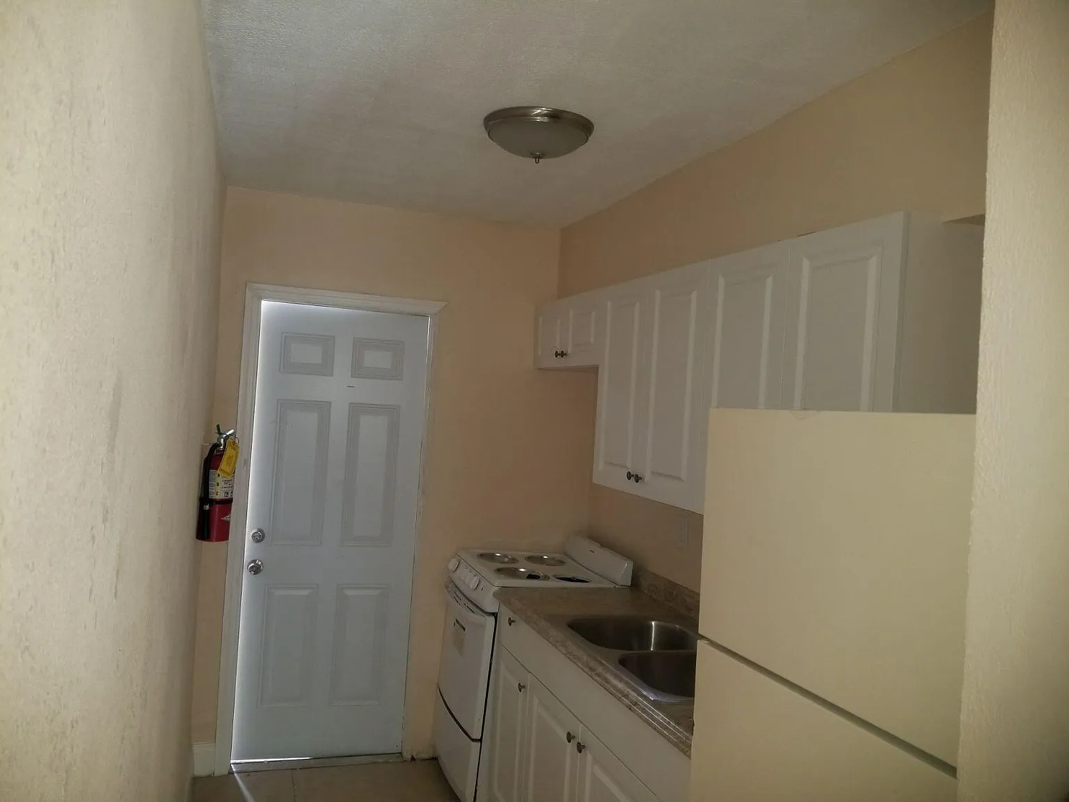 2 bed, 1.0 bath, 1965 sqft, $1,650 — Photo 4