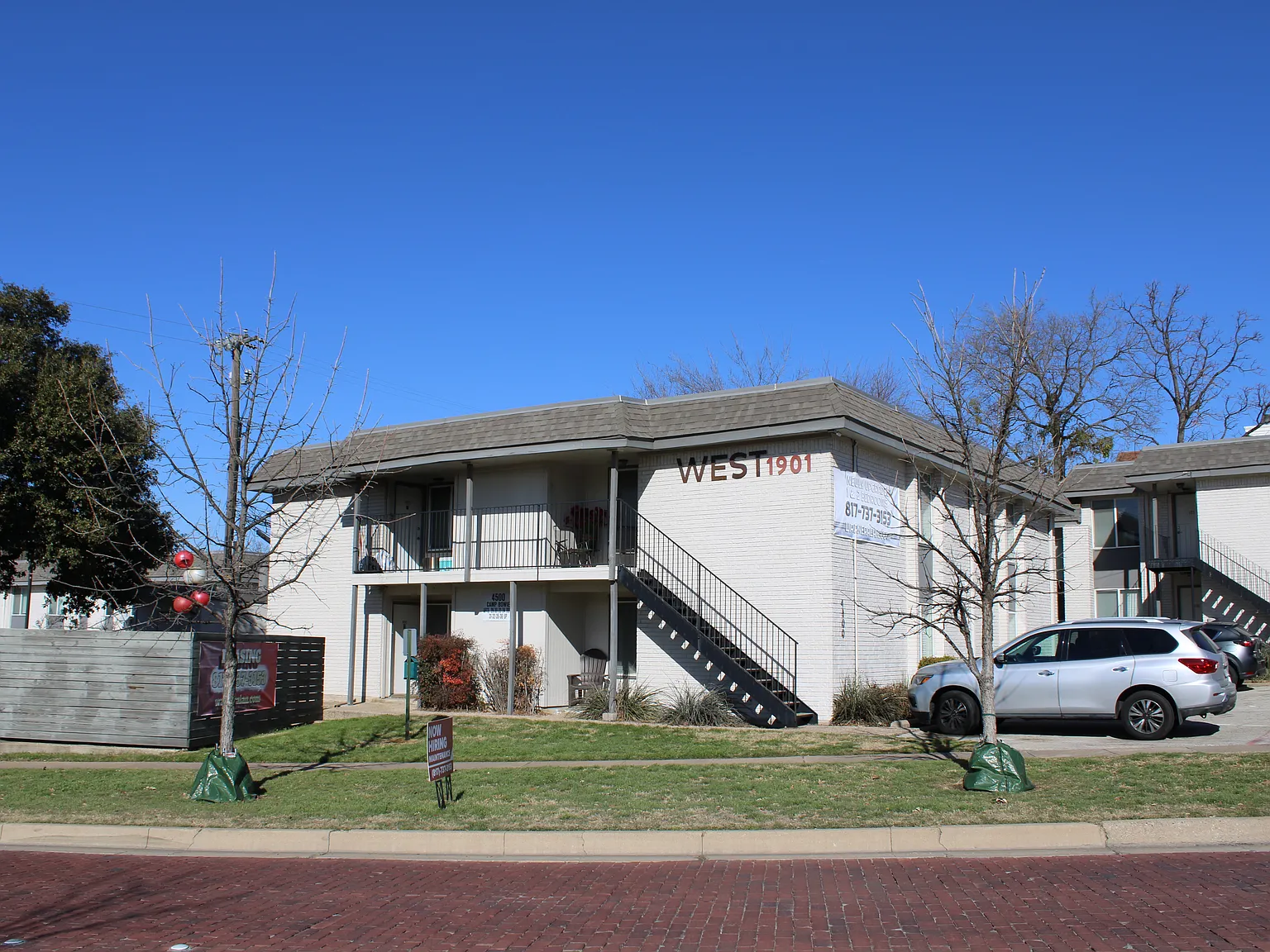 2 bed, 900 sqft, $1,210 — Photo 2