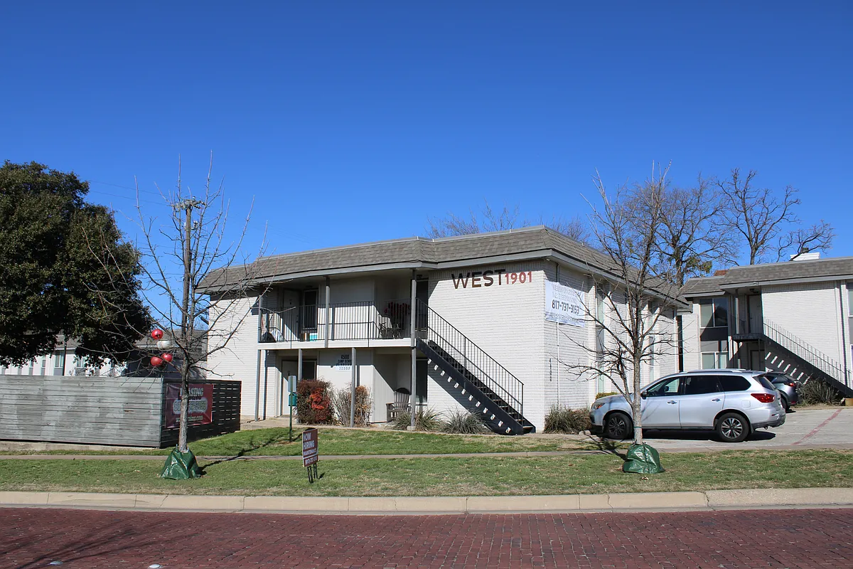 Building Photo - 4500 Camp Bowie Blvd #19