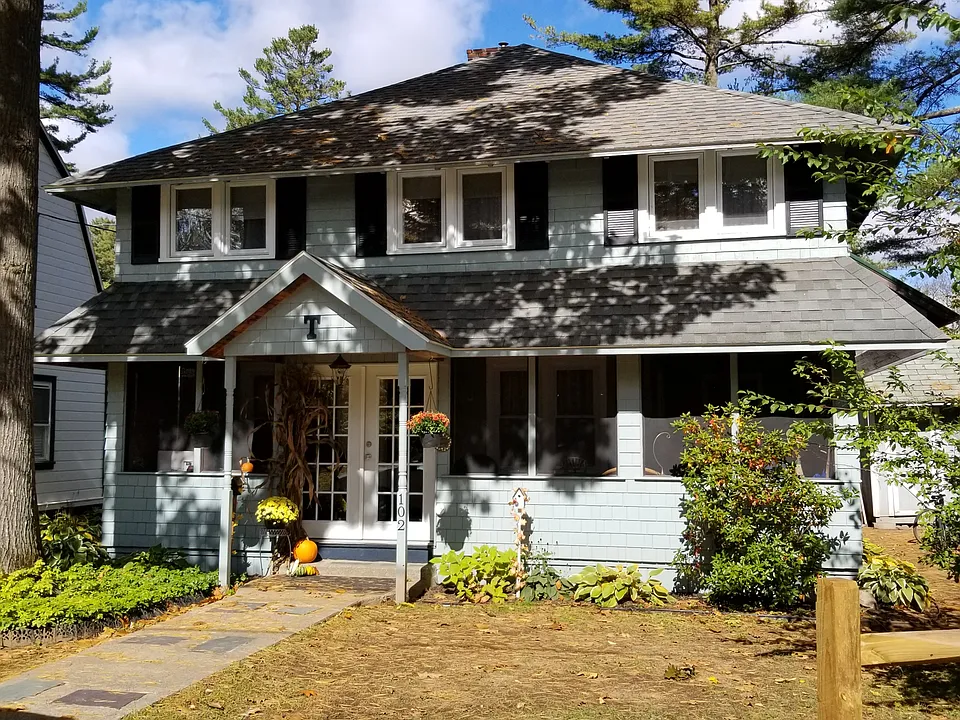 102 Lincoln Ave