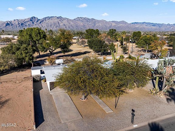 3rd image of 4327 E Monte Vista Dr