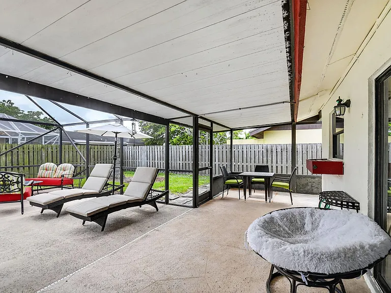 12260 Old Country Rd S — Photo 33