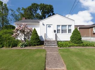 685 N Hamilton Ave, Lindenhurst, NY 11757