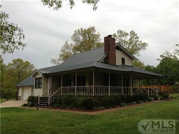 2299 Vineyard Field Dr, Centerville, TN 37033