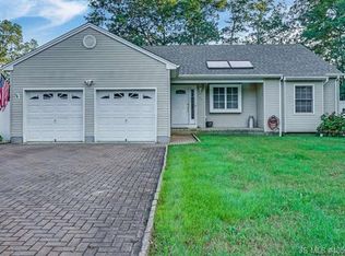 104 Stowaway Rd, Manahawkin, NJ 08050