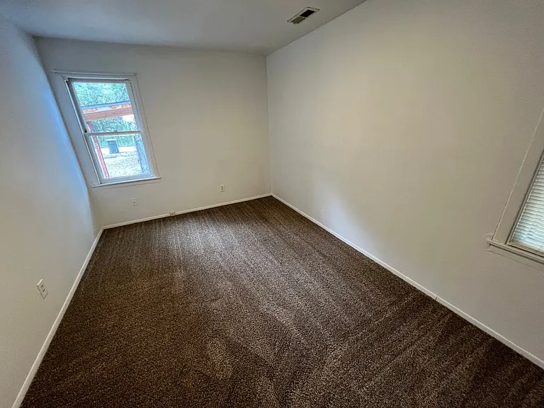 1016 E Roosevelt Ave — Photo 33