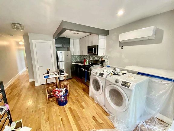 3rd image of 801A Willoughby Ave #2F