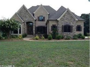 8869 Cravenwood Dr, Oak Ridge, NC 27310