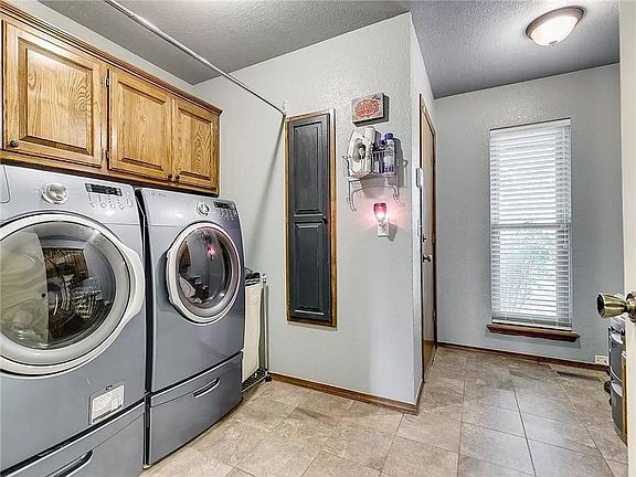 3rd image of 1420 NW 141st St