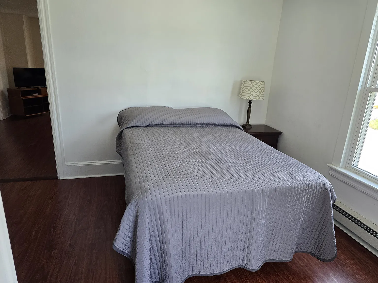 1 bed, 400 sqft, $1,300 — Photo 1