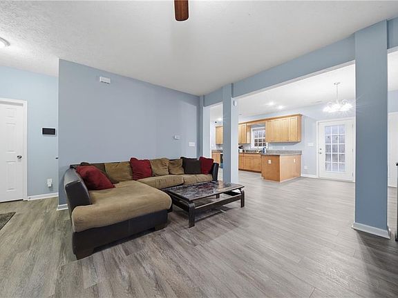 4th image of 357 W Queen St