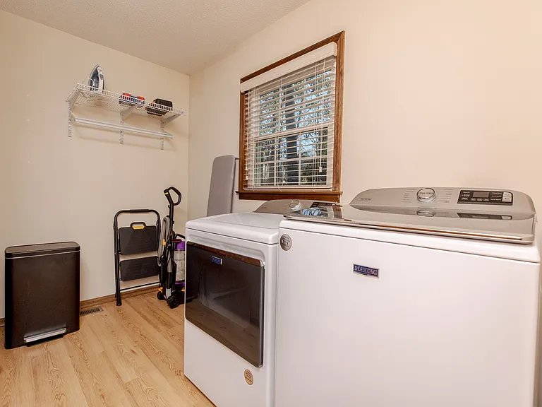 104 Alpine Ct — Photo 43