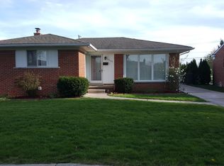 27117 Kennedy St, Dearborn Heights, MI 48127