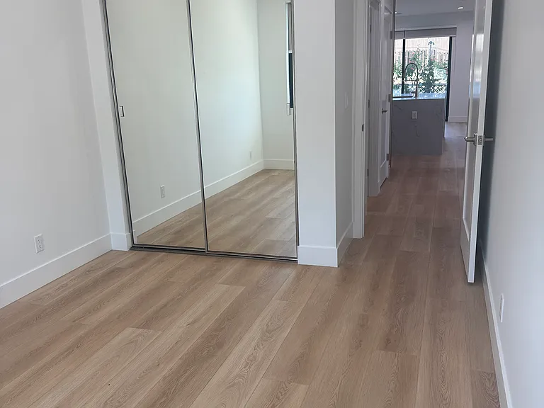 4670 Lakeview Ave — Photo 12