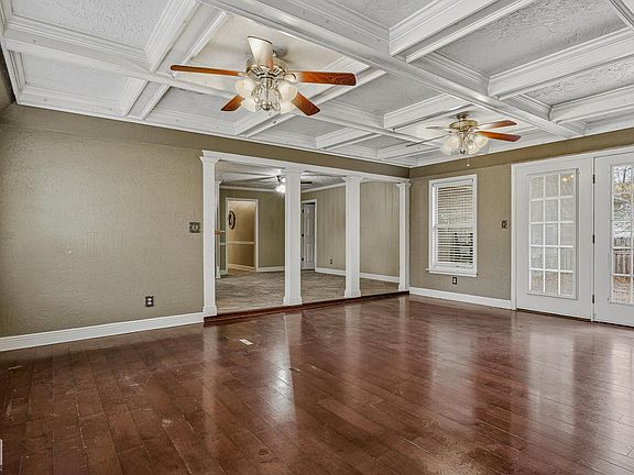 3rd image of 921 Indiana St