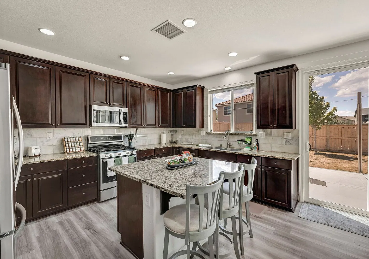 Damonte Ranch Beauty Fully Furnished, All Utilities Included, 3-Car Garage! — Photo 2