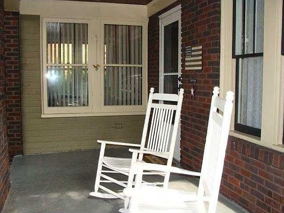3rd image of 604 Klemont Ave