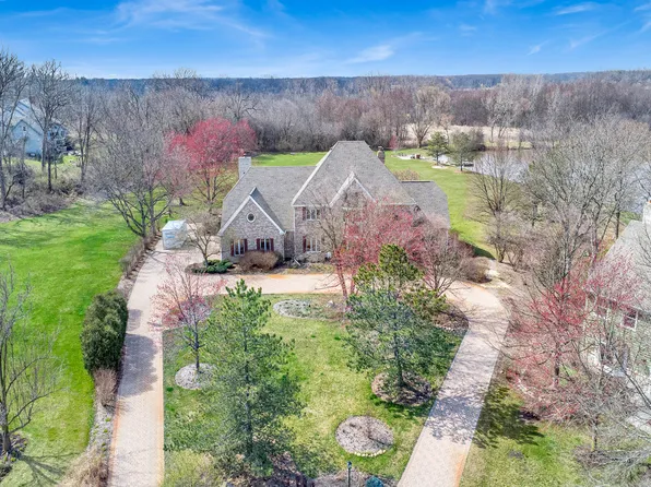 1S686 Ardennes Ct, Winfield, IL 60190