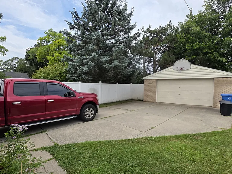 6115 Drexel St — Photo 16