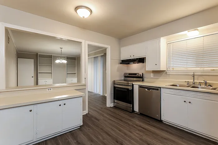 3 bed, 2.0 bath, 1800 sqft, $1,795 — Photo 4