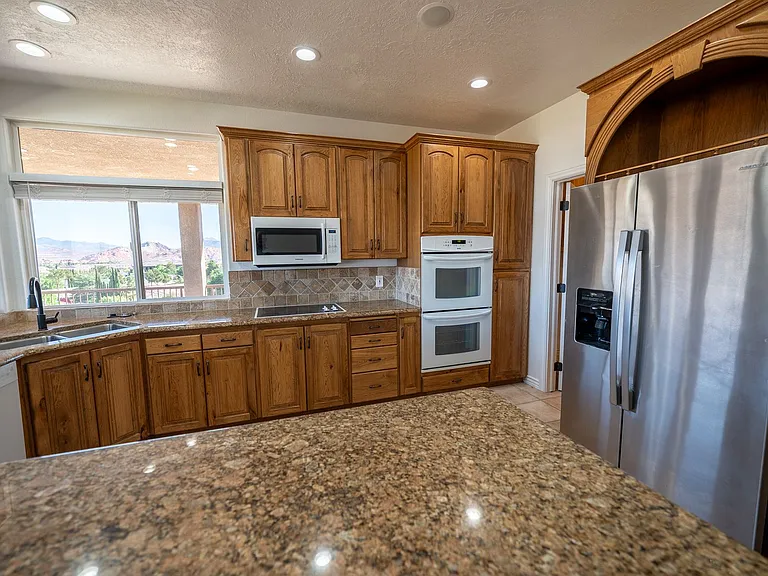 2541 W Spilsbury Ct — Photo 11