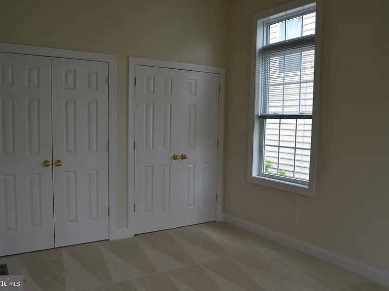 806 Wren Ln — Photo 13