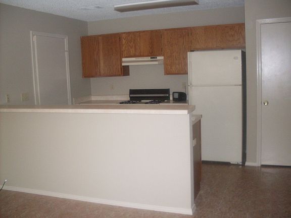 4th image of 3600 Stonehedge Dr