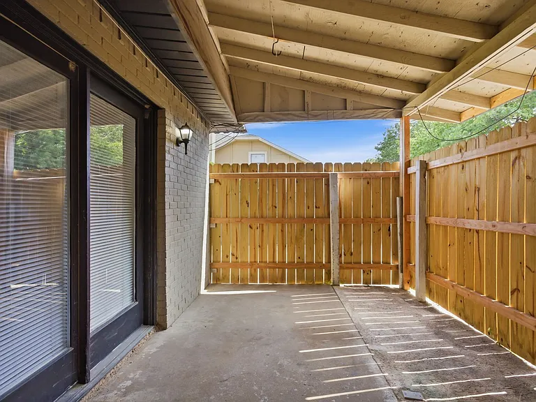 2729 Hurstview Dr — Photo 19